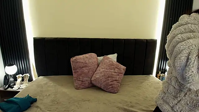 Snapshot of IvonneRoss_ chatting on March 2026 12:16:02 PM IvonneRoss online show from March 2026 12:16:02 PM