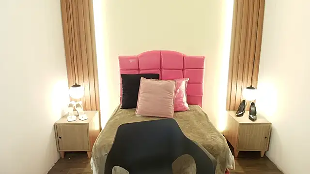 IvonneRoss  online show from February 2026 12:17:01 PM