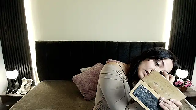 Snapshot of IvonneRoss_ chatting on March 2026 12:10:02 PM IvonneRoss online show from March 2026 12:10:02 PM