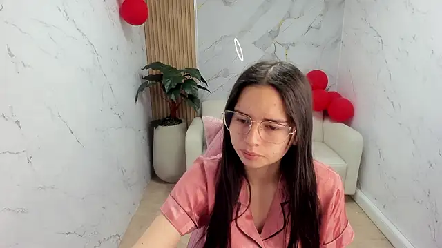 Qetsyah tf online show from February 2026 01:02:02 PM