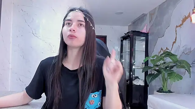 Qetsyah tf online show from April 2026 12:56:02 PM