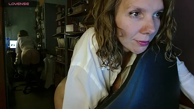 Daisy Lovely online show from May 2026 04:28:02 PM