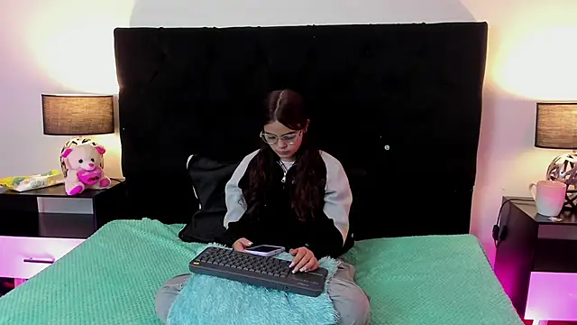 Snapshot of queen_missy chatting on May 2026 10:48:02 PM queen missy online show from May 2026 10:48:02 PM