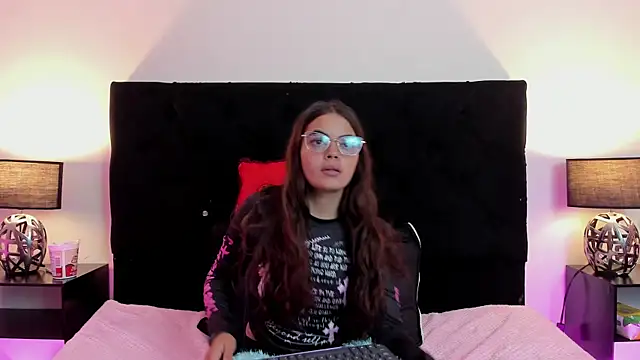 Snapshot of queen_missy chatting on May 2026 08:13:01 PM queen missy online show from May 2026 08:13:01 PM