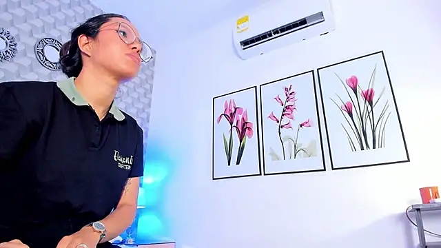 Snapshot of Rose_Allure chatting on January 2026 07:12:01 PM Rose Allure online show from January 2026 07:12:01 PM