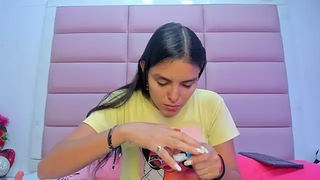 Catalinna 03 online show from April 2026 12:33:01 PM