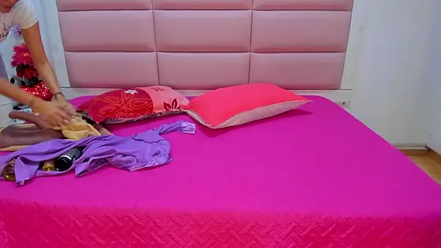 Catalinna 03 online show from April 2026 12:43:01 PM