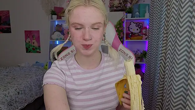 Mia WaterFall online show from May 2026 03:32:01 AM