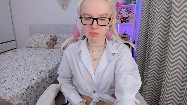 Snapshot of Mia_WaterFall chatting on February 2026 03:13:02 AM Mia WaterFall online show from February 2026 03:13:02 AM