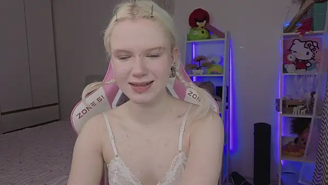 Mia WaterFall online show from April 2026 03:19:02 AM