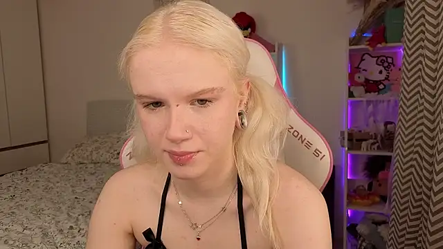 Mia WaterFall online show from March 2026 03:23:01 AM