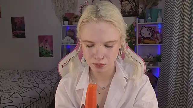 Mia WaterFall online show from June 2026 03:17:01 AM