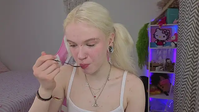 Mia WaterFall online show from April 2026 03:22:01 AM