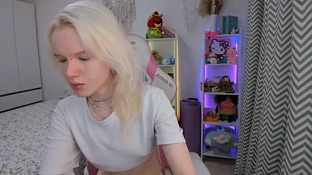 Snapshot of Mia_WaterFall chatting on February 2026 03:28:01 AM Mia WaterFall online show from February 2026 03:28:01 AM