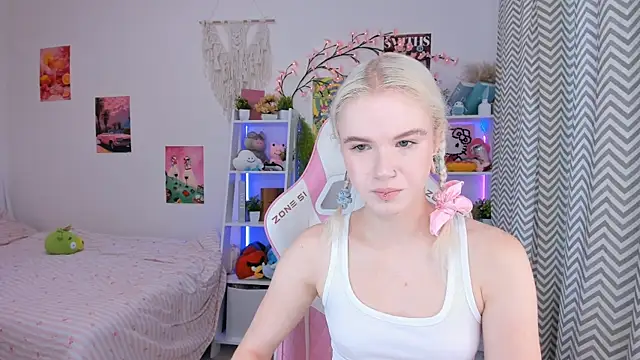 Snapshot of Mia_WaterFall chatting on July 2026 03:18:02 AM Mia WaterFall online show from July 2026 03:18:02 AM