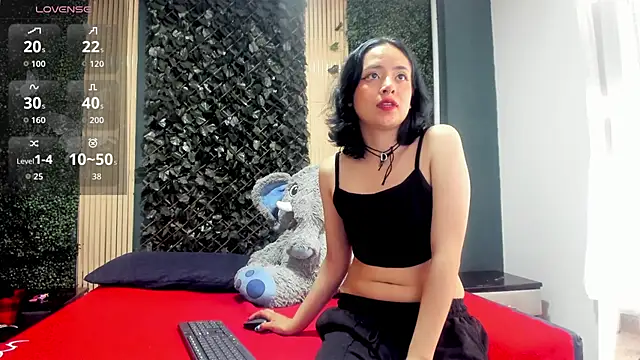 IvyyEmerald online show from February 2026 01:09:01 PM