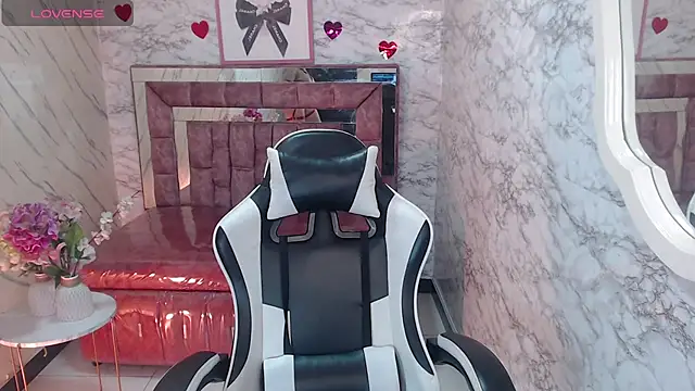 Melisa v online show from April 2026 08:33:01 PM