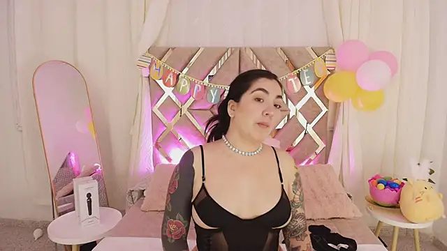 Snapshot of KathiaJenner chatting on April 2026 11:38:02 AM KathiaJenner online show from April 2026 11:38:02 AM