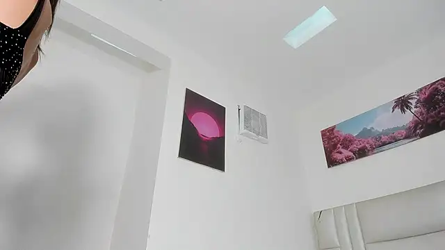 emily  mcqueen online show from February 2026 09:48:02 PM