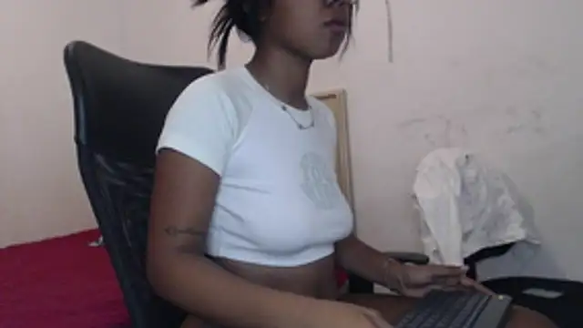 Snapshot of girl_sexy27 chatting on February 2026 02:28:02 PM girl sexy27 online show from February 2026 02:28:02 PM