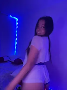 Snapshot of laraa_rous chatting on February 2026 11:38:02 PM laraa rous online show from February 2026 11:38:02 PM