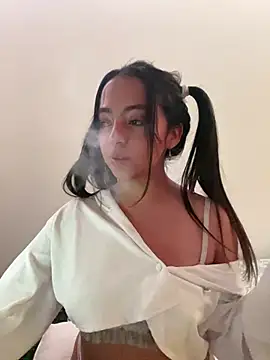 Snapshot of laraa_rous chatting on February 2026 12:28:01 AM laraa rous online show from February 2026 12:28:01 AM