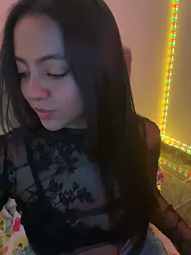 Snapshot of laraa_rous chatting on February 2026 01:27:01 AM laraa rous online show from February 2026 01:27:01 AM