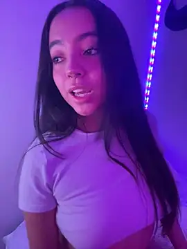 Snapshot of laraa_rous chatting on February 2026 01:27:01 AM laraa rous online show from February 2026 01:27:01 AM