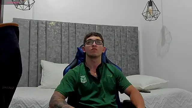 Calvin Hunter online show from March 2026 01:04:01 AM