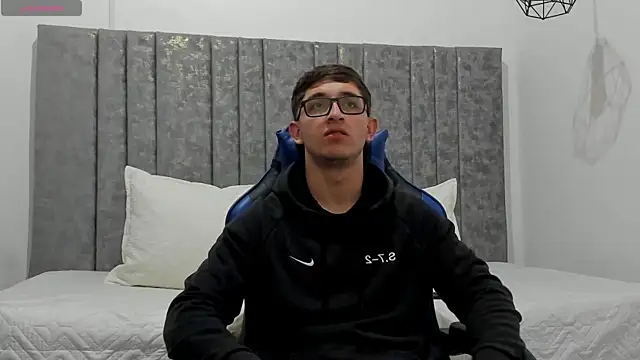 Calvin Hunter online show from April 2026 03:02:02 AM