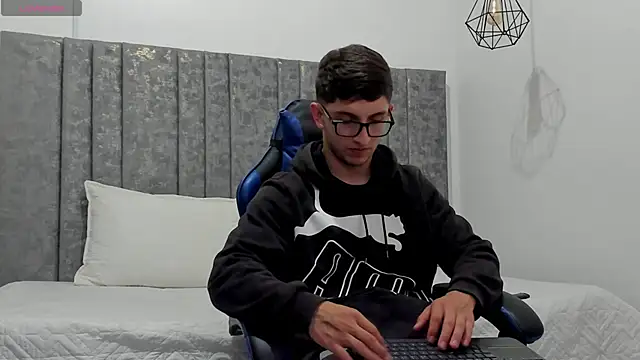 Calvin Hunter online show from March 2026 01:06:01 AM