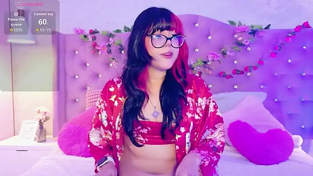 Snapshot of EllieNeptune_ chatting on June 2026 04:35:02 AM EllieNeptune online show from June 2026 04:35:02 AM