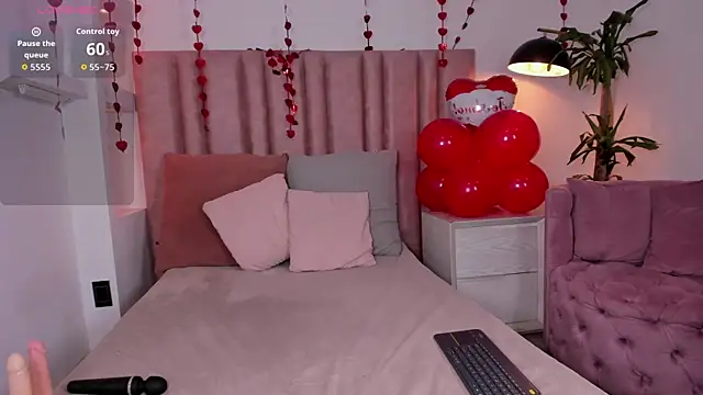 Im LunaLuxe online show from February 2026 01:10:01 PM