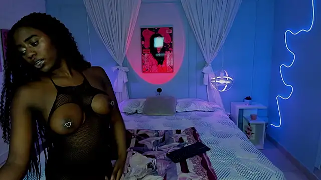 Snapshot of naomi_campell chatting on February 2026 07:21:02 PM naomi campell online show from February 2026 07:21:02 PM