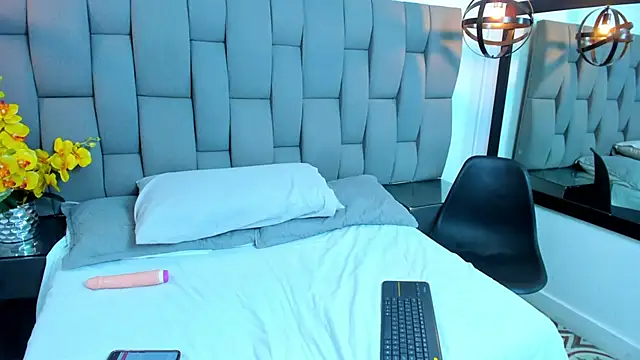 Chloekey online show from March 2026 07:42:01 PM