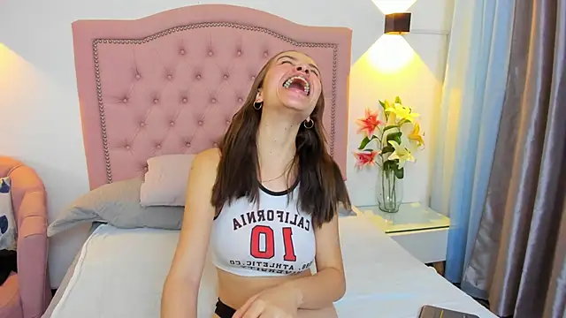 Chloekey online show from April 2026 02:13:01 PM