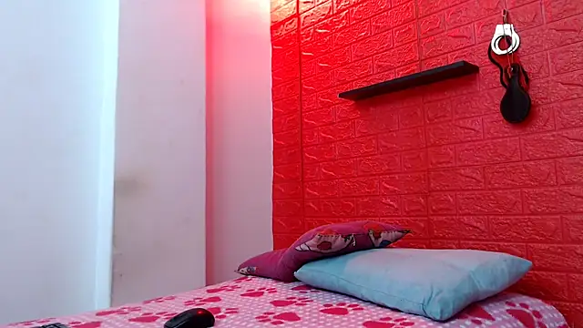 Snapshot of juliette18rose chatting on February 2026 07:14:02 PM juliette18rose online show from February 2026 07:14:02 PM