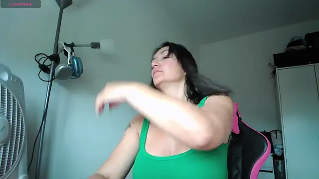 Yulian Milf online show from May 2026 04:01:01 PM