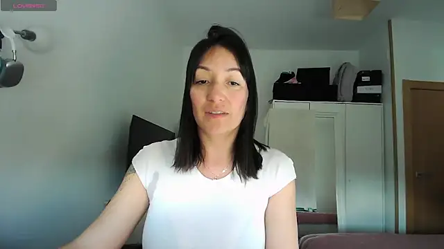 Yulian Milf online show from April 2026 04:30:01 PM