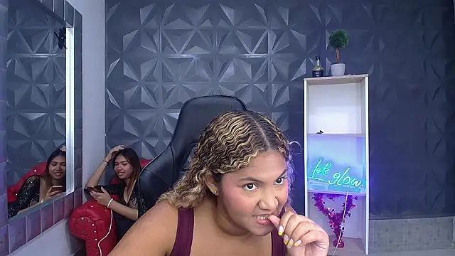 Snapshot of mayli_marie chatting on February 2026 11:27:01 PM mayli marie online show from February 2026 11:27:01 PM