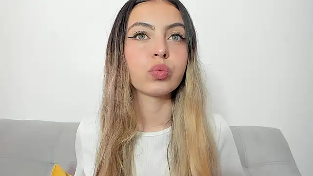 Snapshot of Fernanda_aaaa chatting on May 2026 03:18:02 PM Fernanda aaaa online show from May 2026 03:18:02 PM