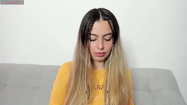 Snapshot of Fernanda_aaaa chatting on May 2026 03:30:02 PM Fernanda aaaa online show from May 2026 03:30:02 PM