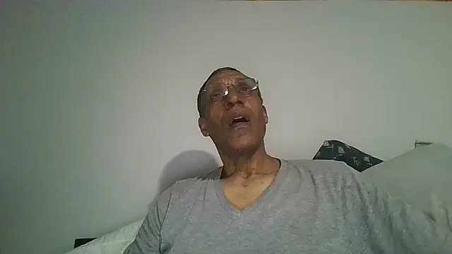 swimmer2496 online show from April 2026 02:50:02 AM