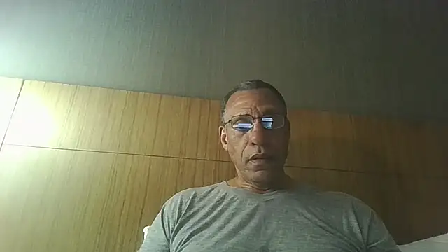 swimmer2496 online show from April 2026 02:29:01 AM