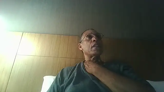 swimmer2496 online show from April 2026 01:35:02 AM