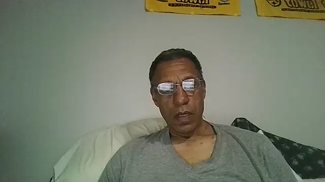 swimmer2496 online show from May 2026 11:37:01 AM