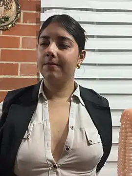 A-uroora online show from April 2026 10:27:01 AM