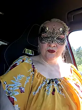 MaskedQueen77 online show from May 2026 11:20:01 AM