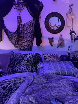 Snapshot of luxxlola chatting on April 2026 11:33:01 AM luxxlola online show from April 2026 11:33:01 AM