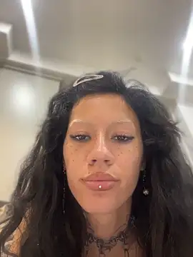 luxxlola online show from June 2026 02:06:02 AM